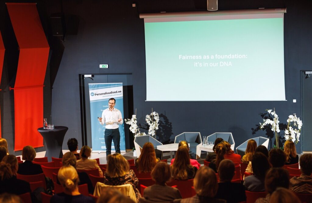 Evert giving a presentation on a conference stage